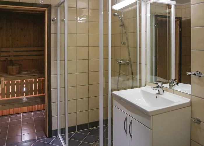 2 Bedroom Awesome In Lägenhet *